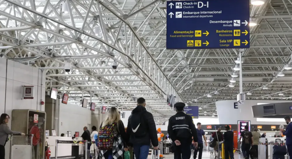 Governo lança programa com passagens de avião a R$ 200 para aposentados; veja regras