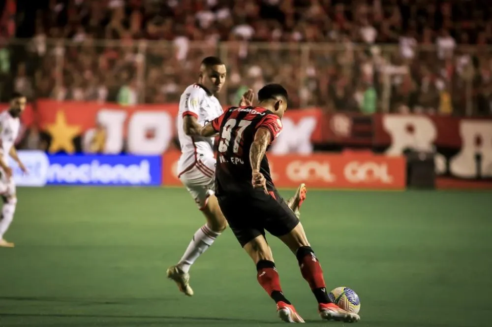 Vitória vacila e é superado pelo Flamengo no Barradão; confira os gols 