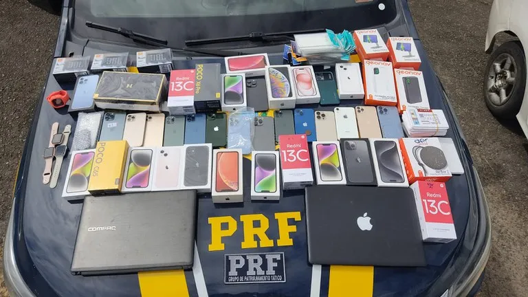 Após arrombar e furtar estabelecimento comercial, trio é preso na BR 324 em Simões Filho 