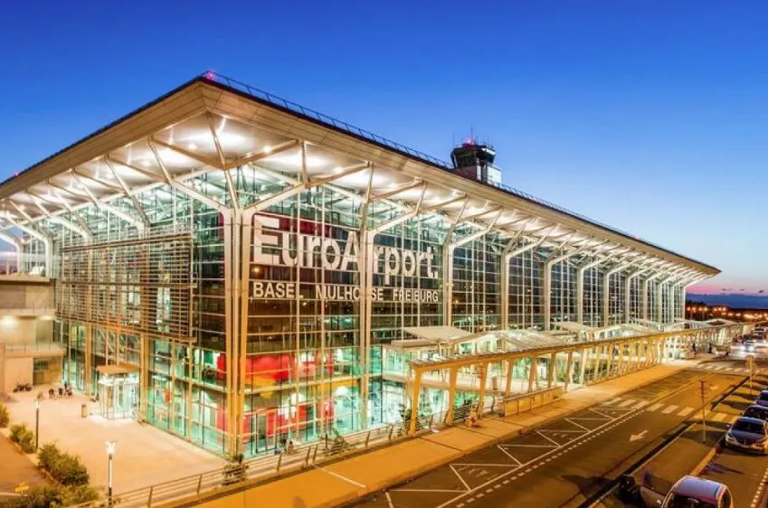 Aeroporto na França é evacuado e fechado após alerta de bomba