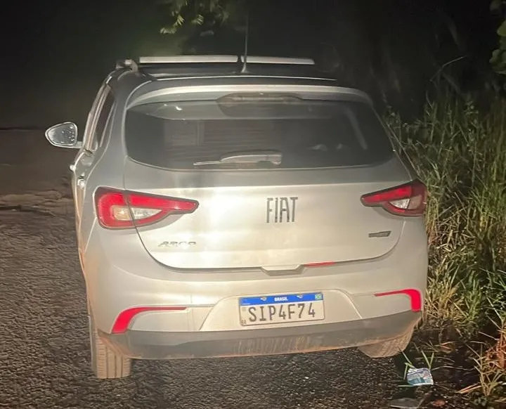 Carro roubado em Mata de São João é encontrado pela polícia em Simões Filho