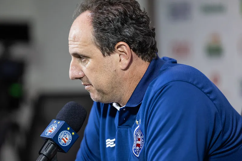 Rogério Ceni sai em defesa de Marcos Felipe após empate cedido no final: ''A bola quicou muito''