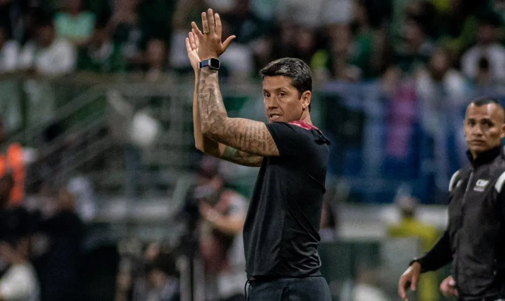 Thiago Carpini valoriza reforços e convoca torcida após vitória sobre o Palmeiras