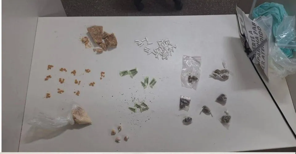 Homem é preso por suspeita de tráfico de drogas em Dias d’Ávila