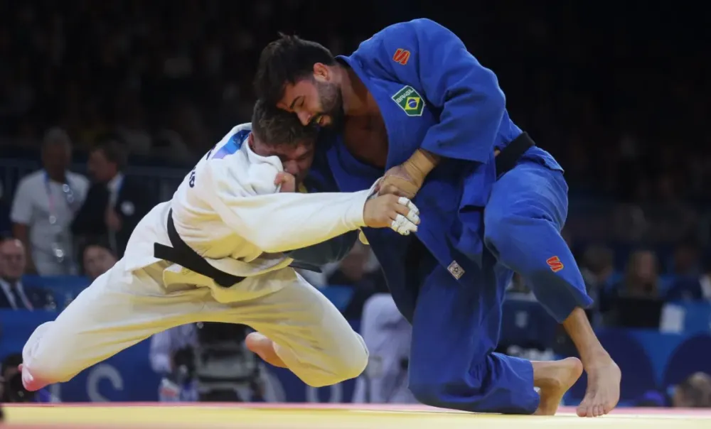 Brasileiro perde nas quartas, mas segue em busca do bronze no judô