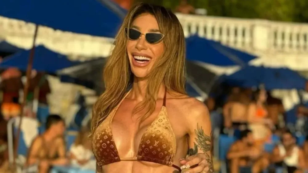 Maya Massafera é atacada após fotos de biquini em Salvador; confira