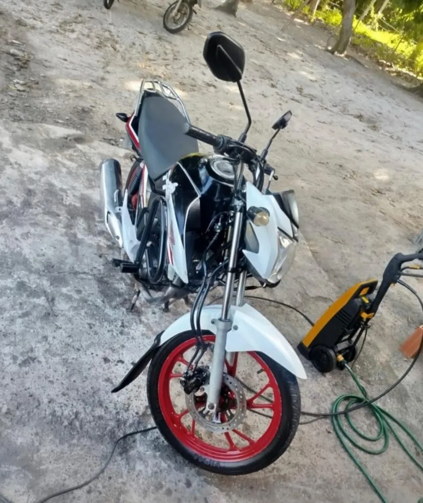 Homem rouba moto e celular de mototaxista na entrada do Diogo