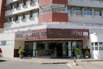 Mulher é agredida com golpes de facão pelo ex-companheiro
