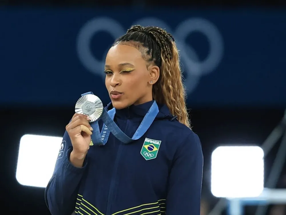 É prata! Rebeca Andrade faz história na final individual geral da ginástica
