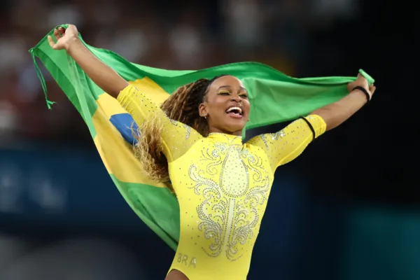 Rebeca Andrade ganha medalha de prata na ginástica artística individual