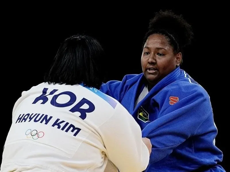 Beatriz Souza vence sul-coreana e vai à semifinal do judô