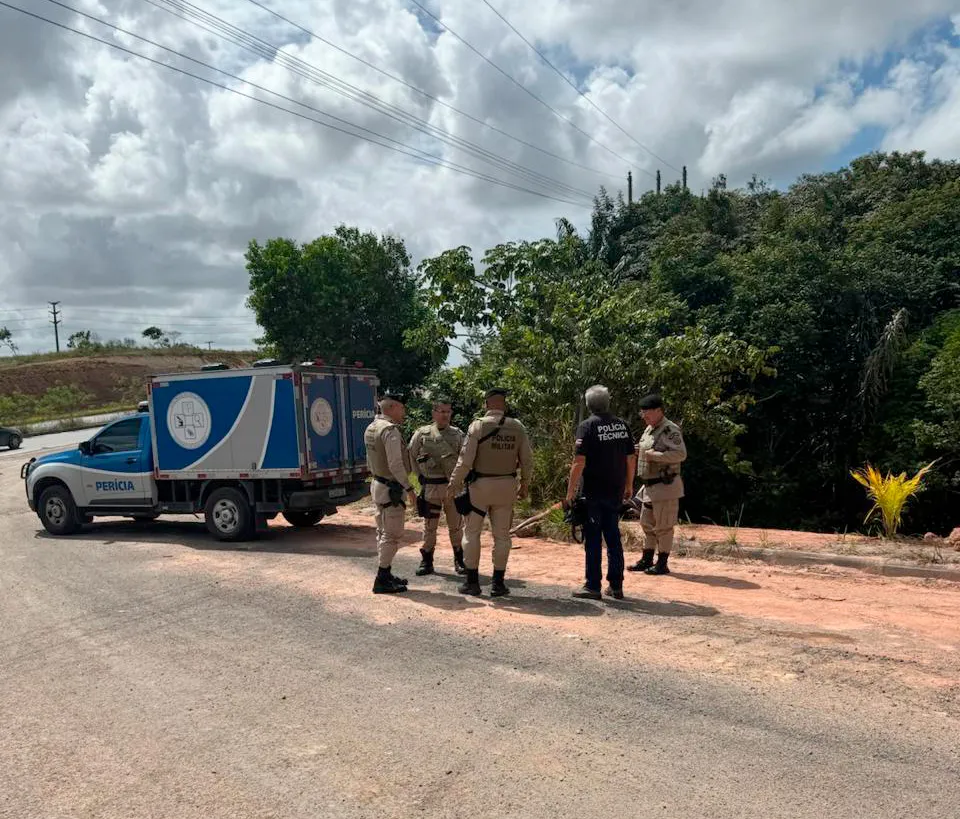 Corpos de duas mulheres e um homem são encontrados na estrada da Cetrel em Camaçari