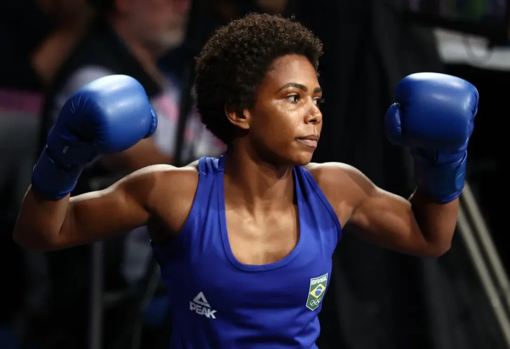 Jucielen Romeu perde de turca, e boxe do Brasil deixa Paris com bronze de Bia Ferreira
