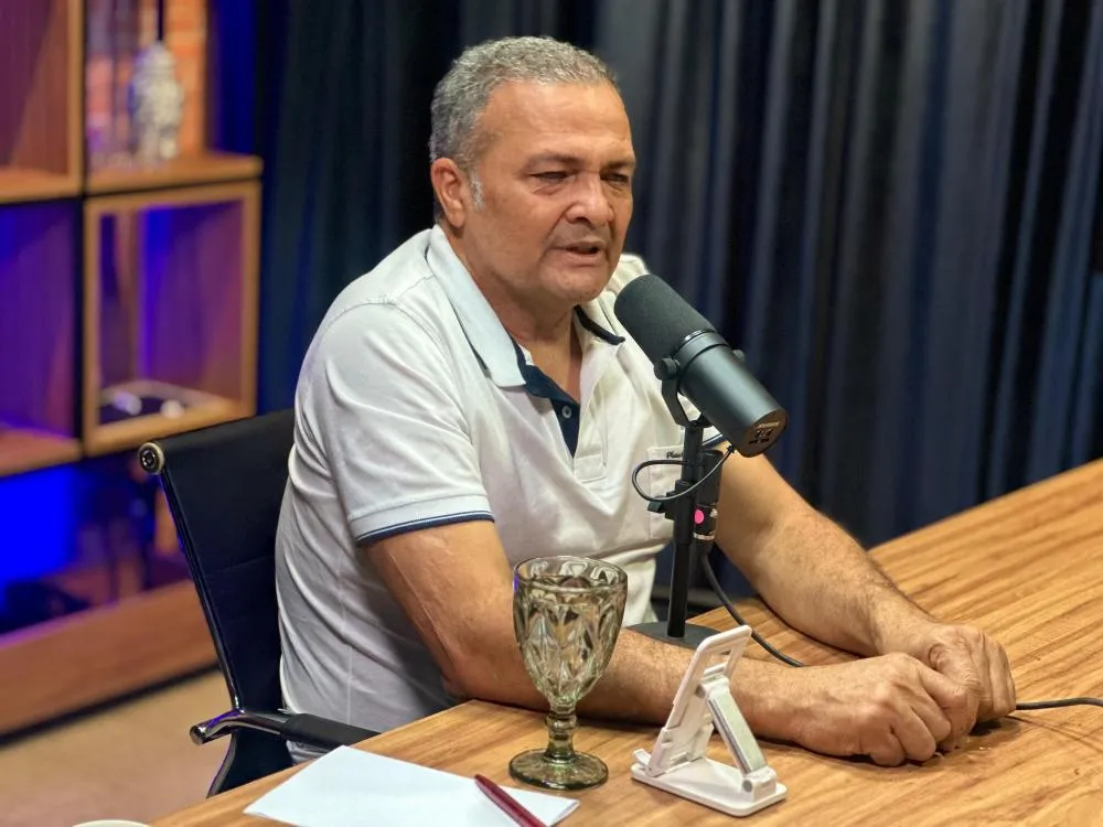 “Quem quer se eleger de qualquer jeito, uma hora vai pisar no eleitor,” alerta Duda Leite durante entrevista