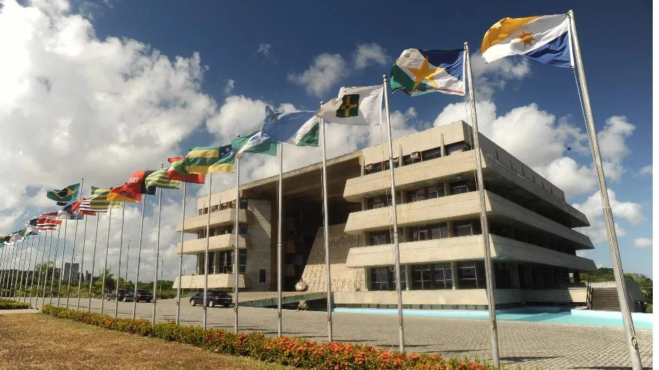 Parlamentares não aparecem após recesso parlamentar e Alba suspende sessão