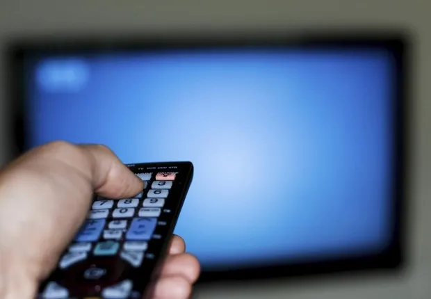 Publicidade em rádio e TV estão proibidas a partir desta terça-feira (6)