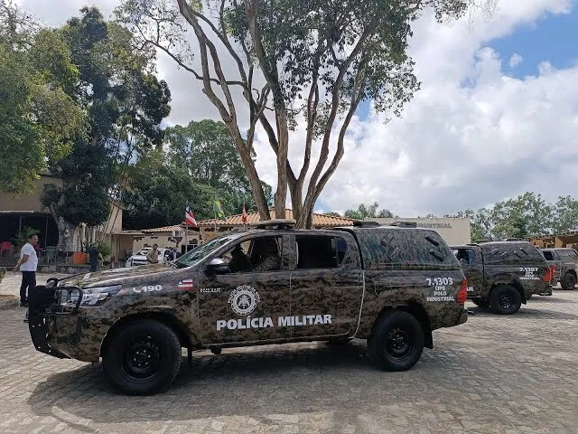 Duas pessoas são presas com 137 porções de drogas em Dias D’Ávila