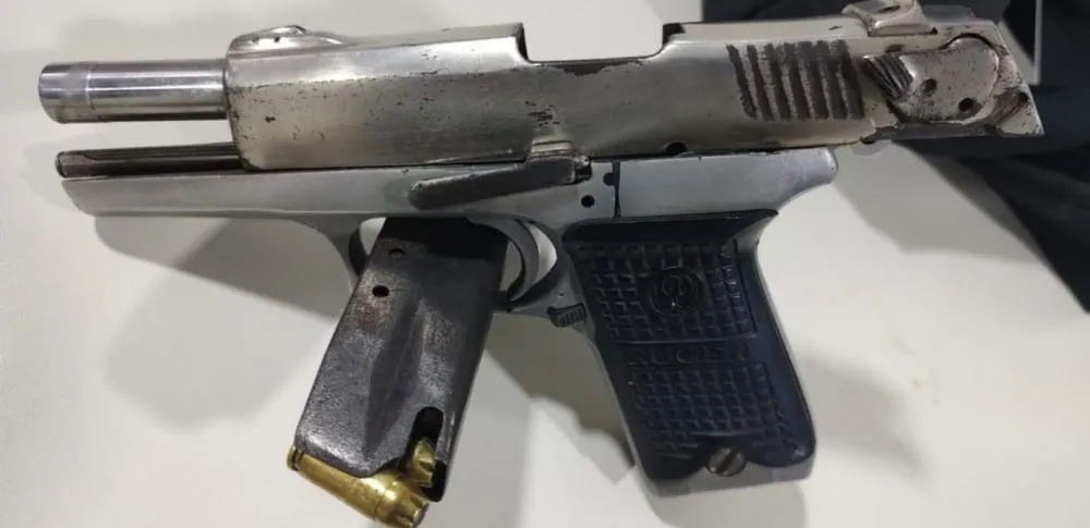 PMs encontram pistola durante operação Amanhecer Seguro em Camaçari