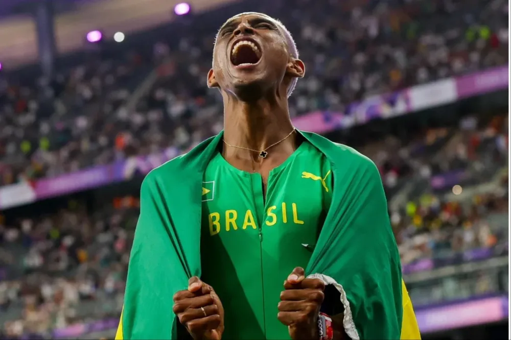 Alison dos Santos, o Piu, conquista bronze após chegar à final no sufoco em Paris-2024