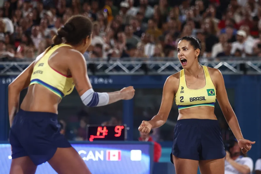 Ana Patrícia e Duda vencem canadenses e conquistam o ouro no Vôlei de Praia