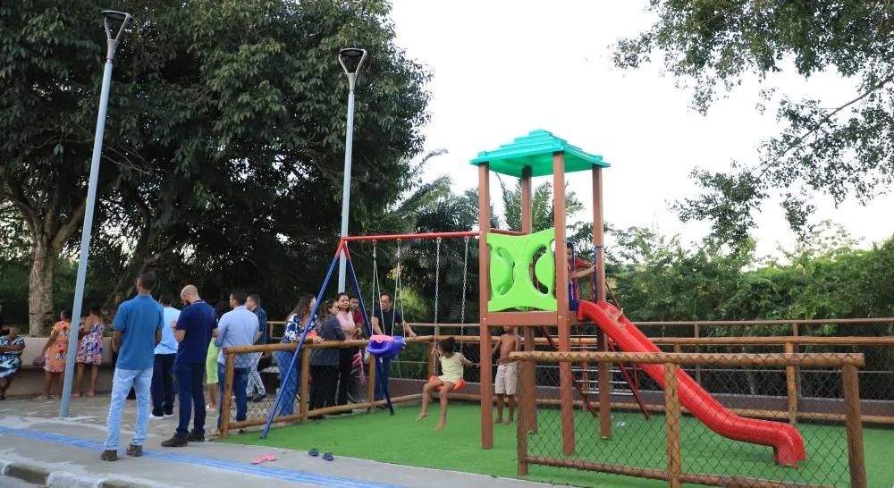 Prefeitura entrega equipamentos de esporte e lazer na Rua da Paz e Barreiro 
