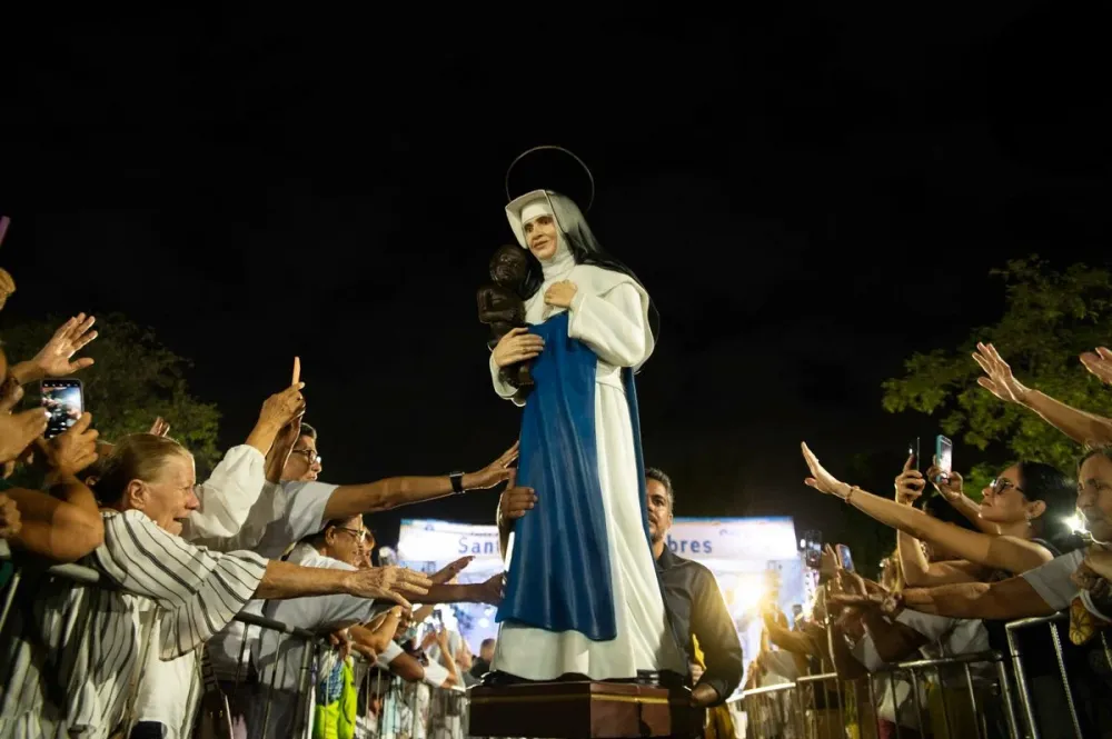 Missa e procissão encerram trezena de homenagens à Santa Dulce dos Pobres