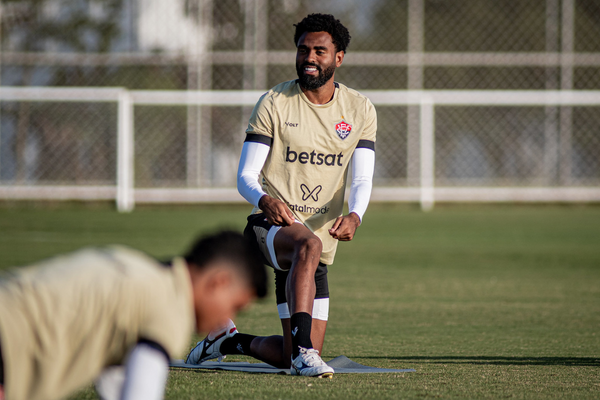 Com Caio Vinícius recuperado de lesão, Vitória se reapresenta para jogo contra o Cruzeiro