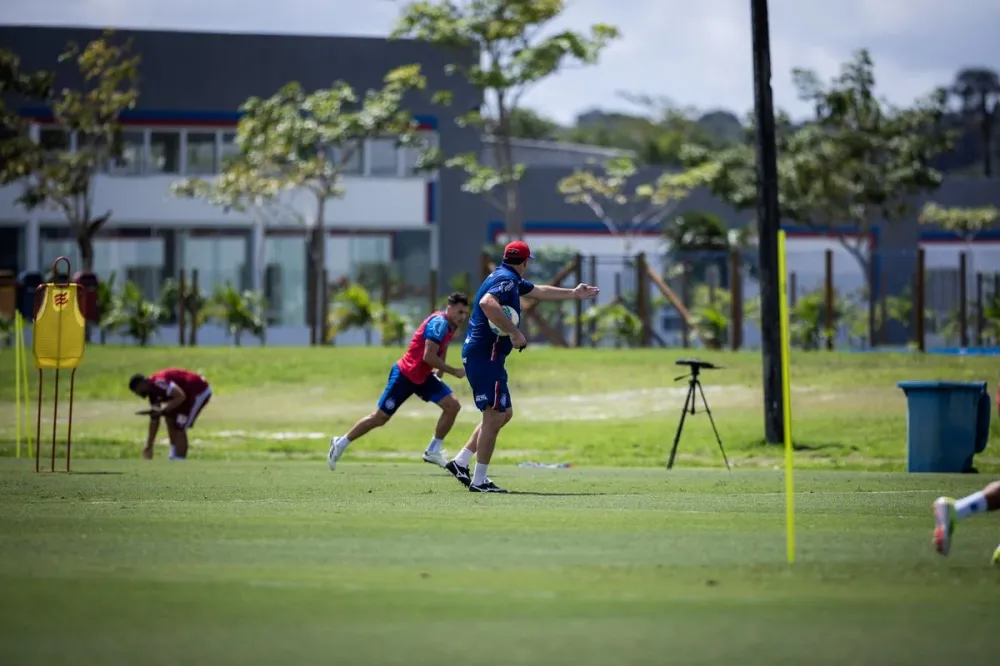 Ainda sem Everton Ribeiro e Biel, Bahia começa a montar o time que enfrentará o Grêmio