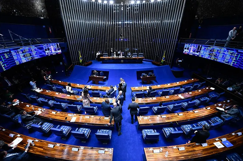 Senado aprova PEC que perdoa multas de partidos políticos