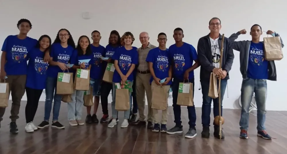 Estudantes e professor da rede municipal de Mata de São João participam de intercâmbio sociocultural em Portugal 