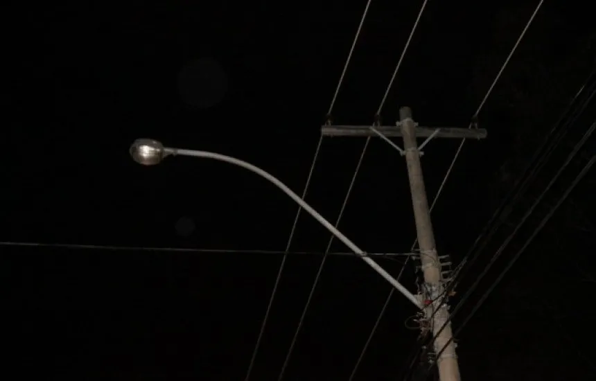 Moradores ficam sem energia durante a noite em Mata de São João 