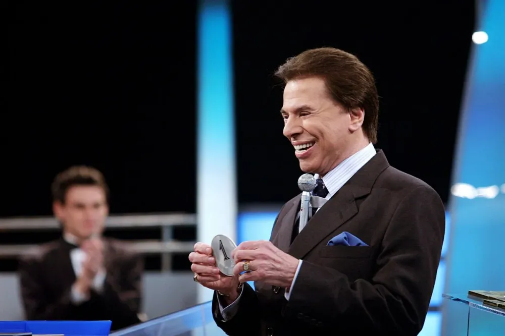 Entenda por que Silvio Santos não usava o nome verdadeiro