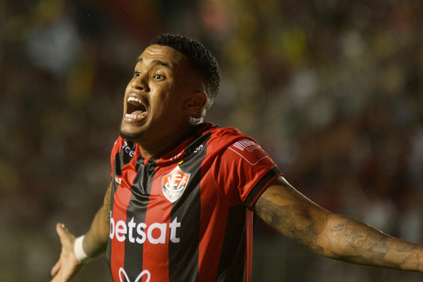 Vitória joga bem, abre 2 a 0 no Cruzeiro, mas sofre empate no fim