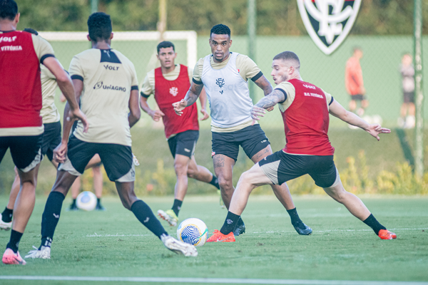 Vitória se reapresenta com dois desfalques para partida contra o São Paulo