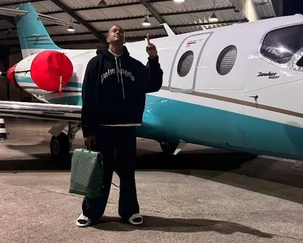 Léo Santana compra jatinho avaliado em até R$ 35 milhões