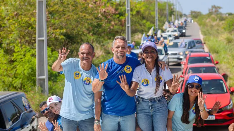 Flávio Matos realiza grande carreata na orla de Camaçari
