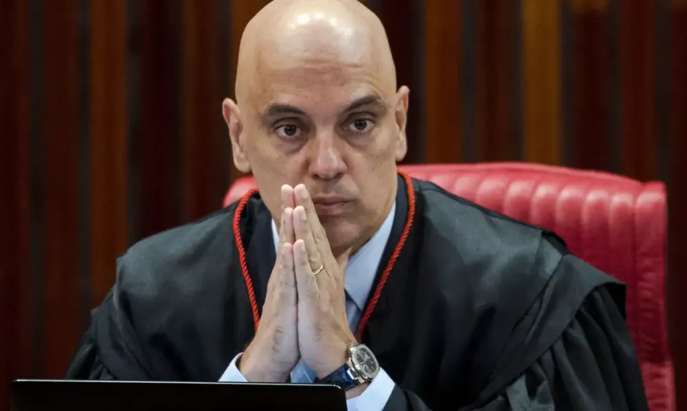 Alvo de críticas, Moraes reduz inquérito sobre vazamento de mensagens a investigação preliminar