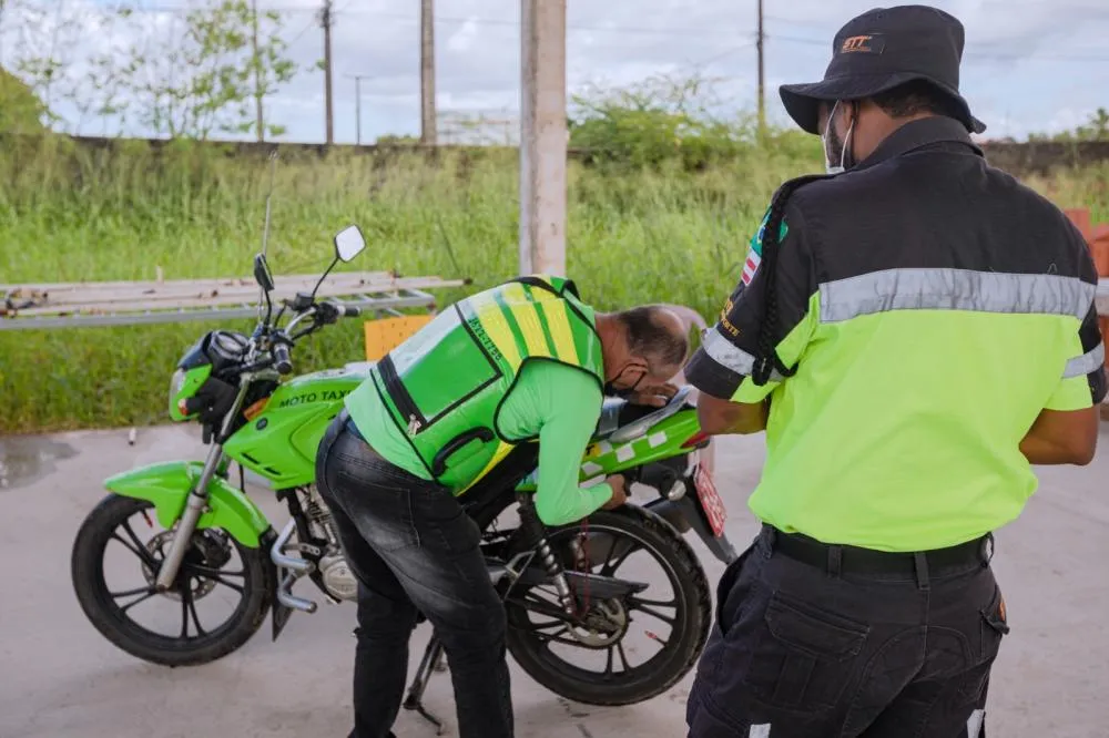 Camaçari: STT segue com renovação de alvará para mototaxistas