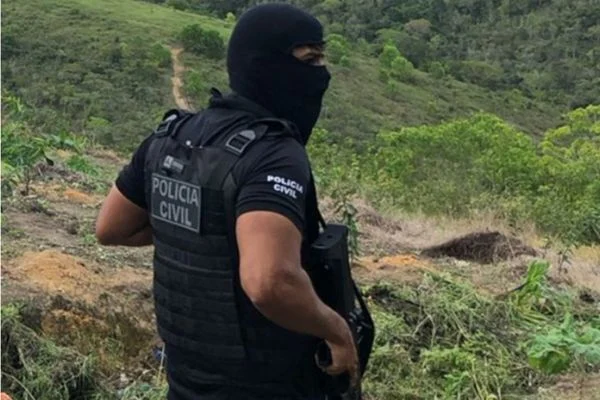 Idoso de 73 anos é preso acusado de estuprar a sobrinha de 7 anos em plantação no interior da Bahia