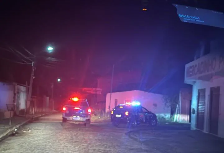 Corpo de homem é encontrado carbonizado em residência após incêndio em Dias d'Ávila