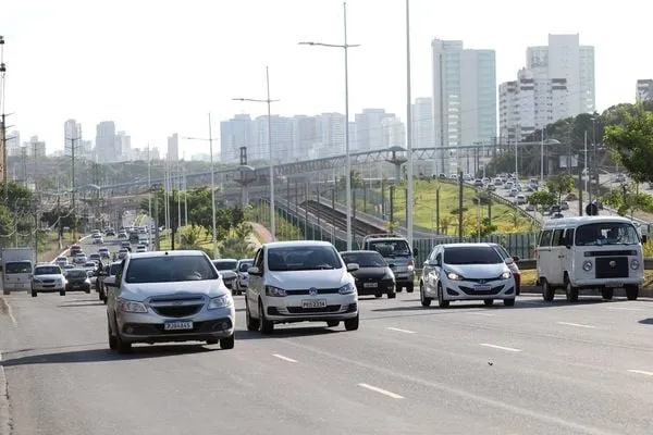 IPVA de veículos com placas de final 4 deve ser quitado até sexta (30)