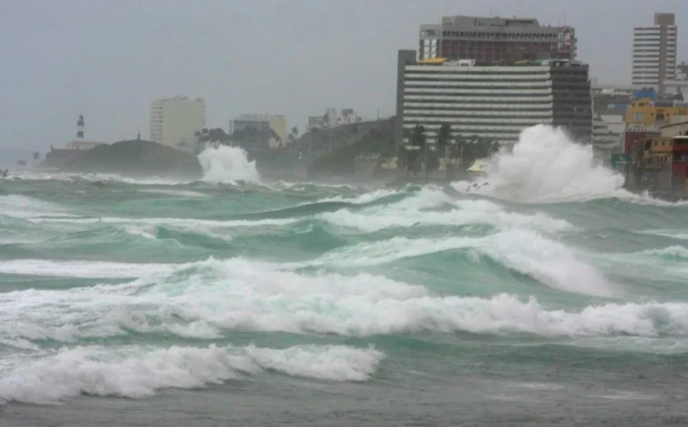 Marinha emite alerta de condições marítimas para o litoral da Bahia nesta sexta (30)