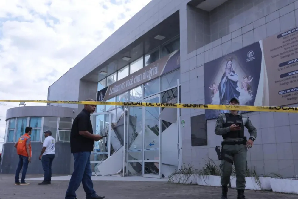 Telhado de santuário desaba e deixa dois mortos no Recife