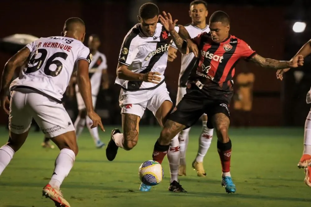  Vitória perde para o Vasco no Barradão e segue na zona de rebaixamento