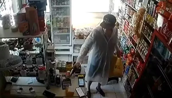 Idoso atira em ex-cunhado dentro de mercadinho e vai atrás dele em hospital