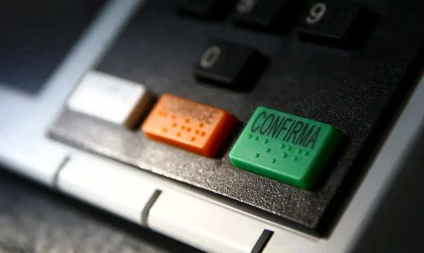 Eleições municipais: saiba onde votar e se o título de eleitor está regular
