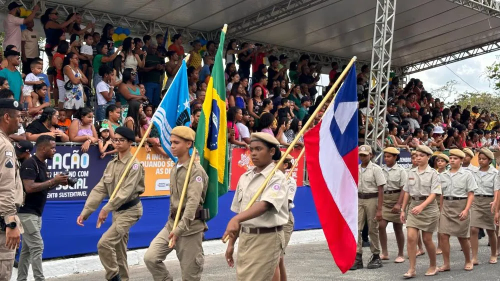 Praça do Imbassaí é transformada em sala de aula no desfile cívico do 7 de Setembro em Dias d'Ávila