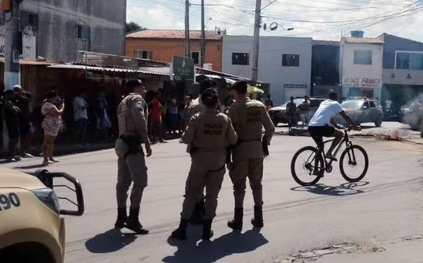 Adolescente de 14 anos faz pegadinha de assalto, é baleado por policiais e morre