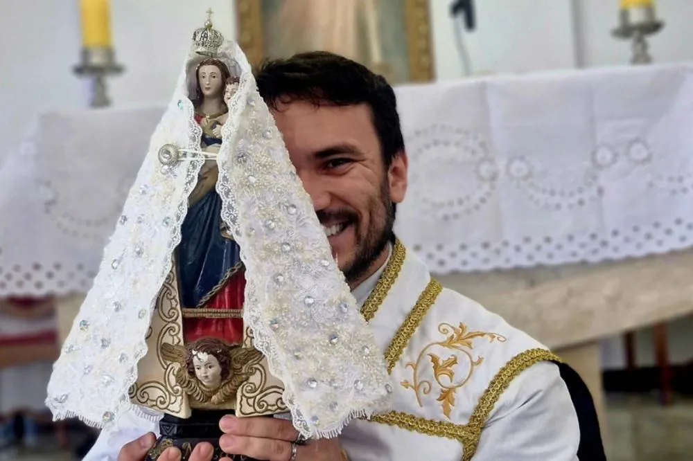 Padre Fabrício Rodrigues morre aos 29 anos após grave acidente