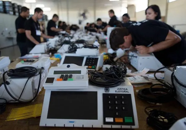 Novo modelo de urna eletrônica será lançado em outubro, diz TSE